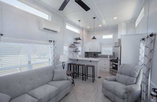 Hamilton Cabina | Charming cabin 14 in Hamilton with AC - perfect for a cozy getaway
