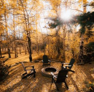 Island Park Casa | Charming Cabin, 20 Min To Yellowstone, Lake Views