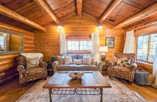 Island Park Casa | Charming Cabin, 20 Min To Yellowstone, Lake Views