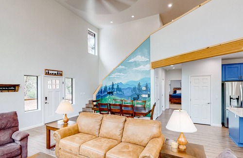 Sierra Pines Cabina | Charming cabin backing a National Forest with stunning deck, grill, fireplace