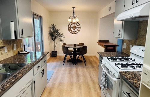 Apple Hill Cabina | Charming Cabin Close to Lake ~ Apple Hill ~ Tahoe