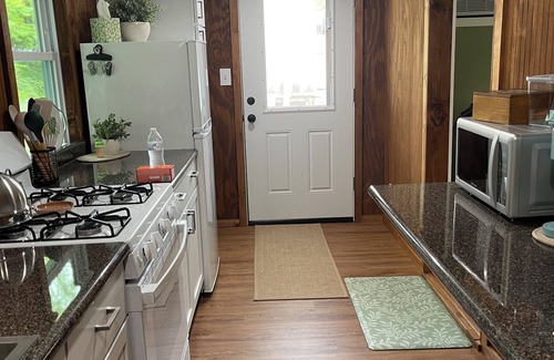 Painted Post Cabina | Charming cabin for 2 near Corning-Watkins Glen NY, quiet, great location.