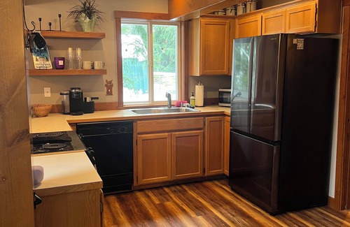 Enumclaw Cabina | Charming Cabin Getaway Near Hiking Trails & Ski Slopes