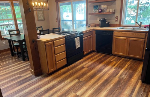 Enumclaw Cabina | Charming Cabin Getaway Near Hiking Trails & Ski Slopes