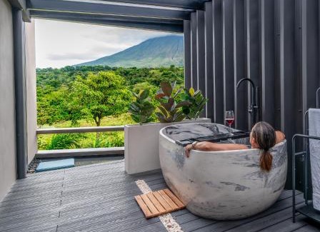 Aguas termales de Arenal Casa | Charming Cabin In La Fortuna Whot Tub Brand New!