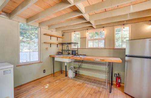 Carlotta Cabina | Charming cabin in serene Petrolia with WiFi