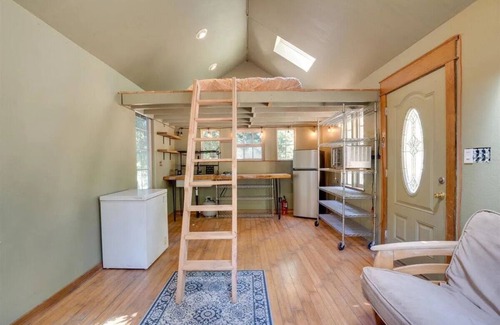 Carlotta Cabina | Charming cabin in serene Petrolia with WiFi