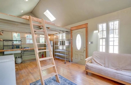 Carlotta Cabina | Charming cabin in serene Petrolia with WiFi