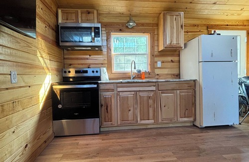Ferndale Cabina | Charming cabin in St. Charles, AR just 600 yards from the boat ramp