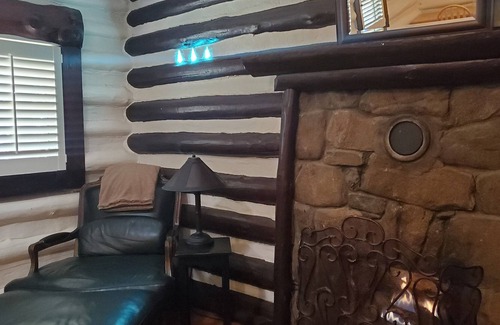 Beverly Hills Cabina | Charming Cabin in the heart of Asheville. Dogs considered!