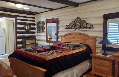 Beverly Hills Cabina | Charming Cabin in the heart of Asheville. Dogs considered!
