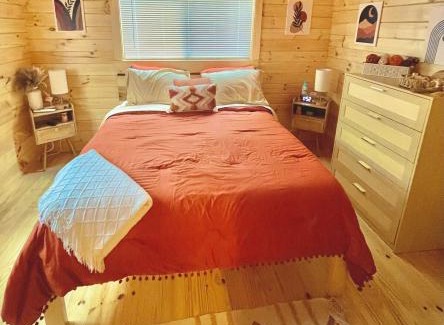 Jonesville Casa | Charming Cabin near Ark Encounter with Loft