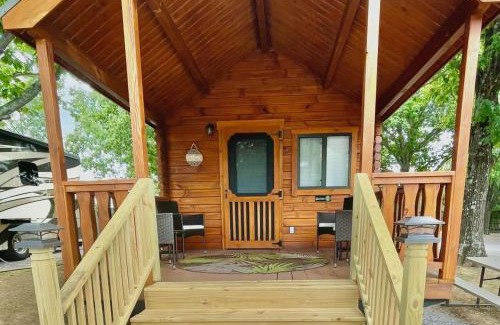 Jonesville Casa | Charming Cabin near Ark Encounter with Loft
