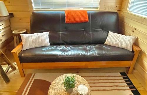Jonesville Casa | Charming Cabin near Ark Encounter with Loft