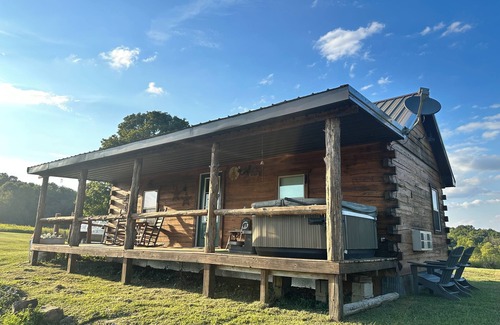 Hardin County Cabina | Charming cabin near Garden of the Gods
