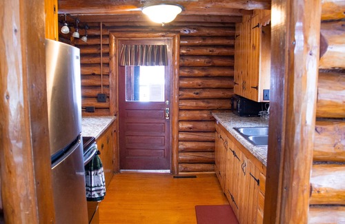 Pequot Lakes Cabina | Charming Cabin Nestled along the Stony Brook Creek