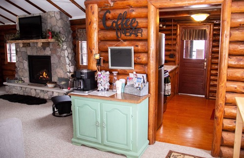 Pequot Lakes Cabina | Charming Cabin Nestled along the Stony Brook Creek