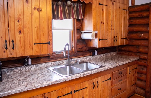 Pequot Lakes Cabina | Charming Cabin Nestled along the Stony Brook Creek