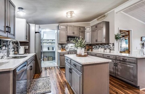 Leander Cabina | Amazing Hill Country Experience, Cabin on 14 Acres
