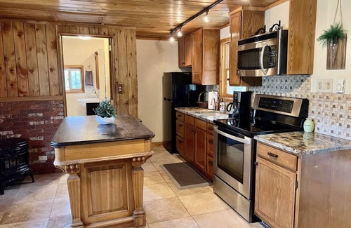 Pine Cabina | Charming Cabin on Dream Property