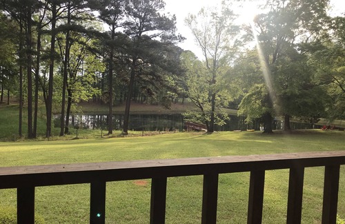Crawfordville Cabina | Charming Cabin on 50 Wooded Acres with Pond & Pool. Great for families & friends