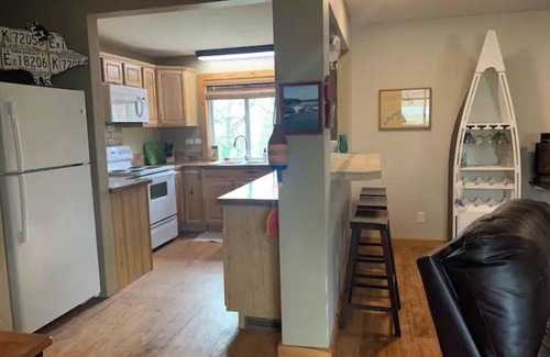 Shell Knob Cabina | Charming cabin!Perfect lake getaway for your family or fishing trip.