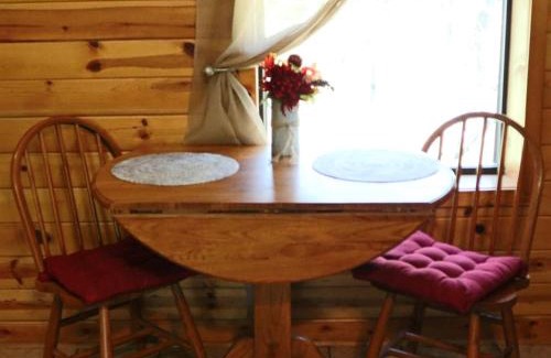Eureka Springs Casa | Charming Cabin Rental Perfect for Couples in Carroll County, Arkansas