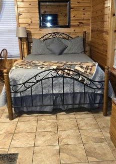 Eureka Springs Casa | Charming Cabin Rental Perfect for Couples in Carroll County, Arkansas