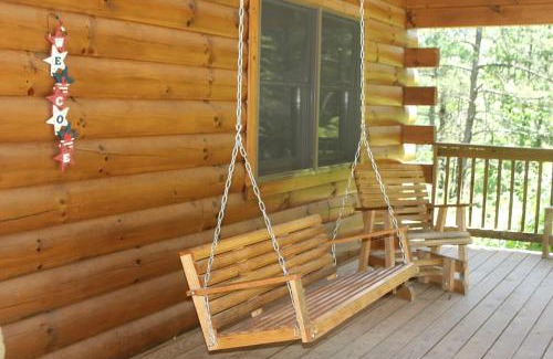 Clyde Casa | Charming Cabin Rental with a Hot Tub and Fireplace in the Smoky Mountains
