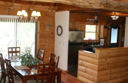 Clyde Casa | Charming Cabin Rental with a Hot Tub and Fireplace in the Smoky Mountains
