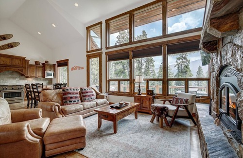 Breckenridge Cabina | Charming Cabin with Hot Tub & Stunning Views