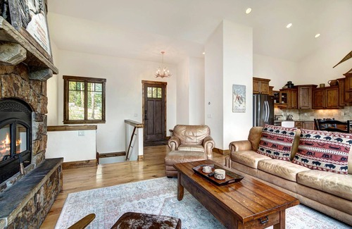 Breckenridge Cabina | Charming Cabin with Hot Tub & Stunning Views