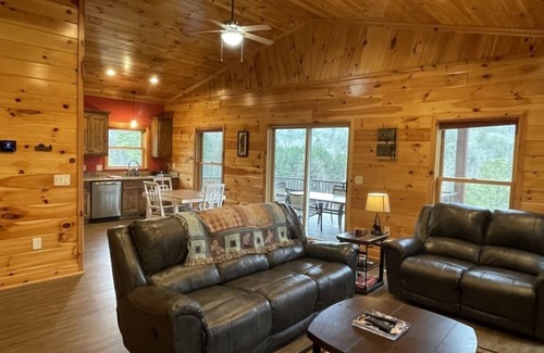 Tellico Plains Cabina | Charming cabin with an Amazing view! - pet and motorcycle friendly! 2 Bedroom Cabin by RedAwning