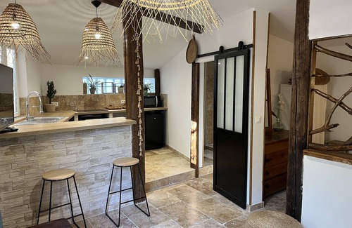 Barbentane Apartamento | Charming cafoutchi at the foot of Montagnette