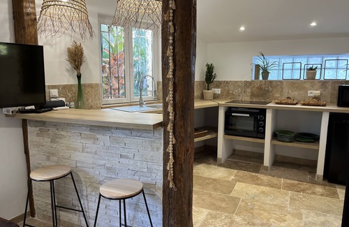 Barbentane Apartamento | Charming cafoutchi at the foot of Montagnette