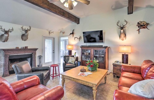 Cameron Casa | Charming Cameron Farm Retreat about 41 Mi to TAMU