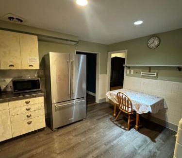 Niagara Falls Casa | Charming Cape Cod Bungalow at Niagara Falls, NY!