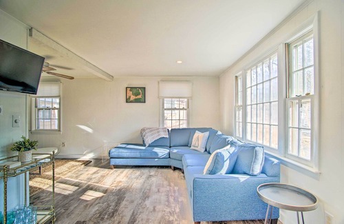 South Dennis Cabaña | Charming Cape Cottage w/ Patio: 4 Mi to Beach!