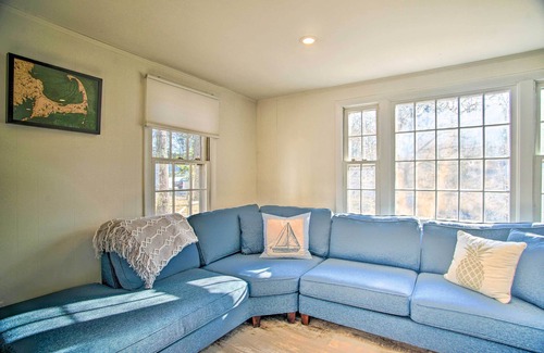 South Dennis Cabaña | Charming Cape Cottage w/ Patio: 4 Mi to Beach!
