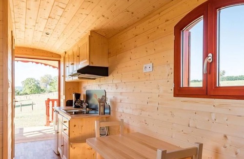 Vy-le-Ferroux Cabaña | Encantadora Caravana con Vistas al Valle del Saona