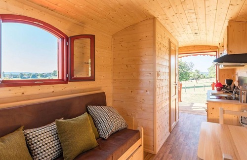 Vy-le-Ferroux Cabaña | Encantadora Caravana con Vistas al Valle del Saona