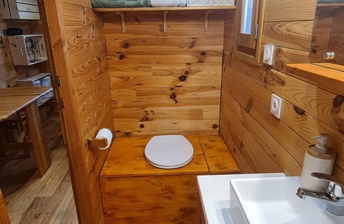 Hermitage-Tournonais-Herbasse-Pays de Saint-Felicien Cabina | Charming caravan in the Ardéchoise hills