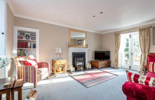 Comrie Casa | Charming Cardoon Cottage in beautiful village