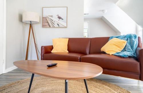 Lincoln Terrace Apartamento | Charming Carriage Cottage from 1920s