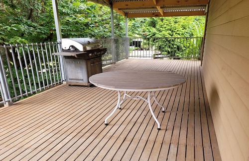 Merrijig Casa | Charming cedar cottage for families-One and a half acres at the base for Buller
