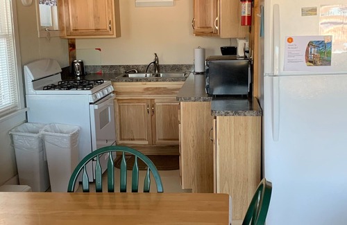 St Germain Cabina | Charming Cedar Lakeside Cottage at Elbert's Resort