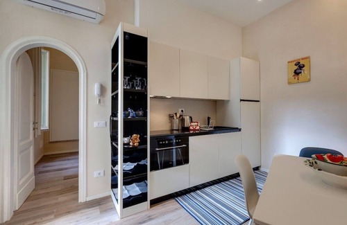 Le Cure Apartamento | Charming Central Apartment for Mid & Long-Term Rentals Near Piazza della Libertà