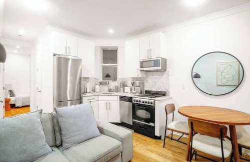 Tudor City Apartamento | Charming & Central NYC Getaway Near Empire State & Grand Central with 2BR 1Bath