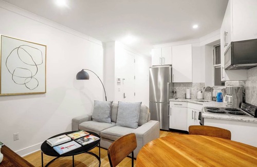 Tudor City Apartamento | Charming & Central NYC Getaway Near Empire State & Grand Central with 2BR 1Bath