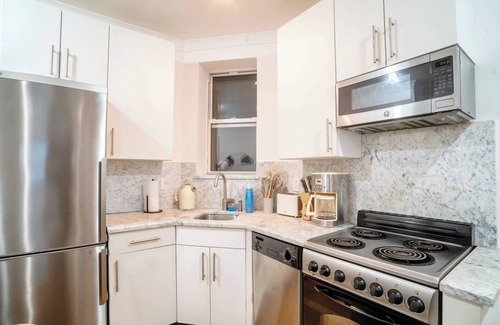 Tudor City Apartamento | Charming & Central NYC Getaway Near Empire State & Grand Central with 2BR 1Bath